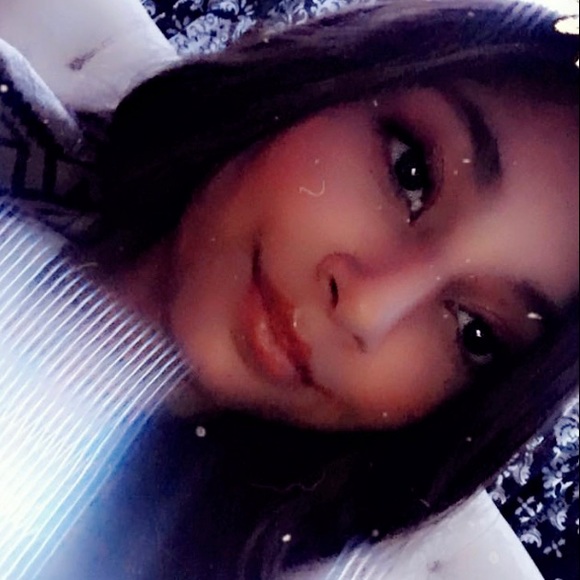 Meet your Posher, Ariana - Picture 1 of 1